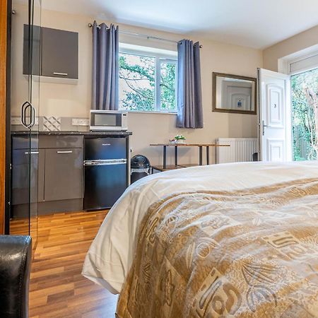 Roger Ground Guest House - With Onsite Car Parking Windermere Luaran gambar