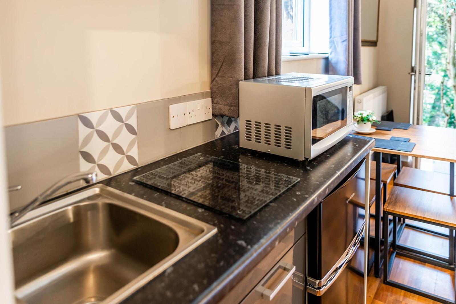 Roger Ground Guest House - With Onsite Car Parking Windermere Luaran gambar