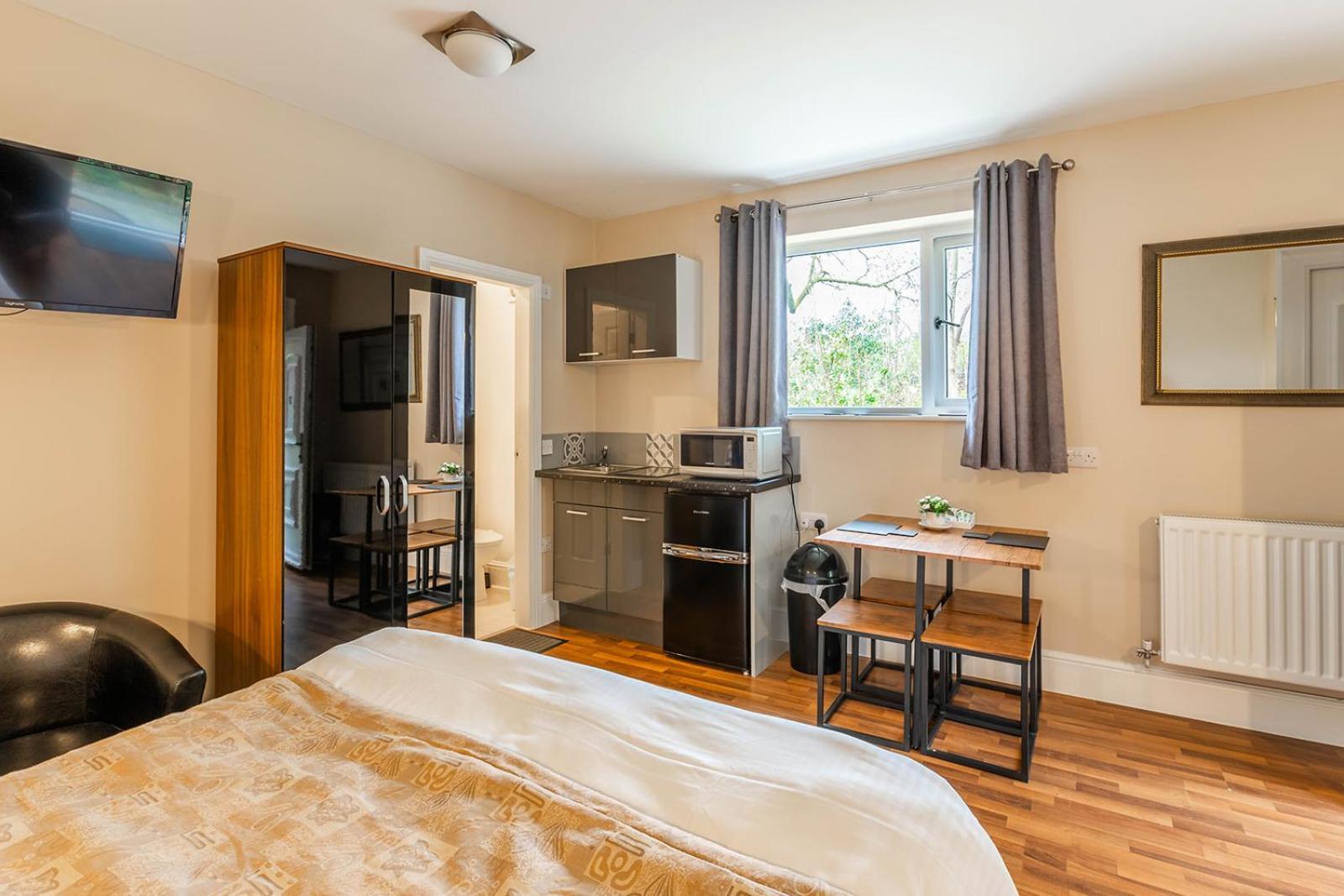 Roger Ground Guest House - With Onsite Car Parking Windermere Luaran gambar